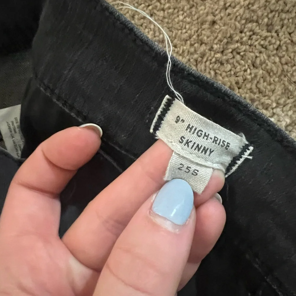 Made well 9 inch high rise skinny distressed black jeans. Size 25S. - Picture 4 of 4